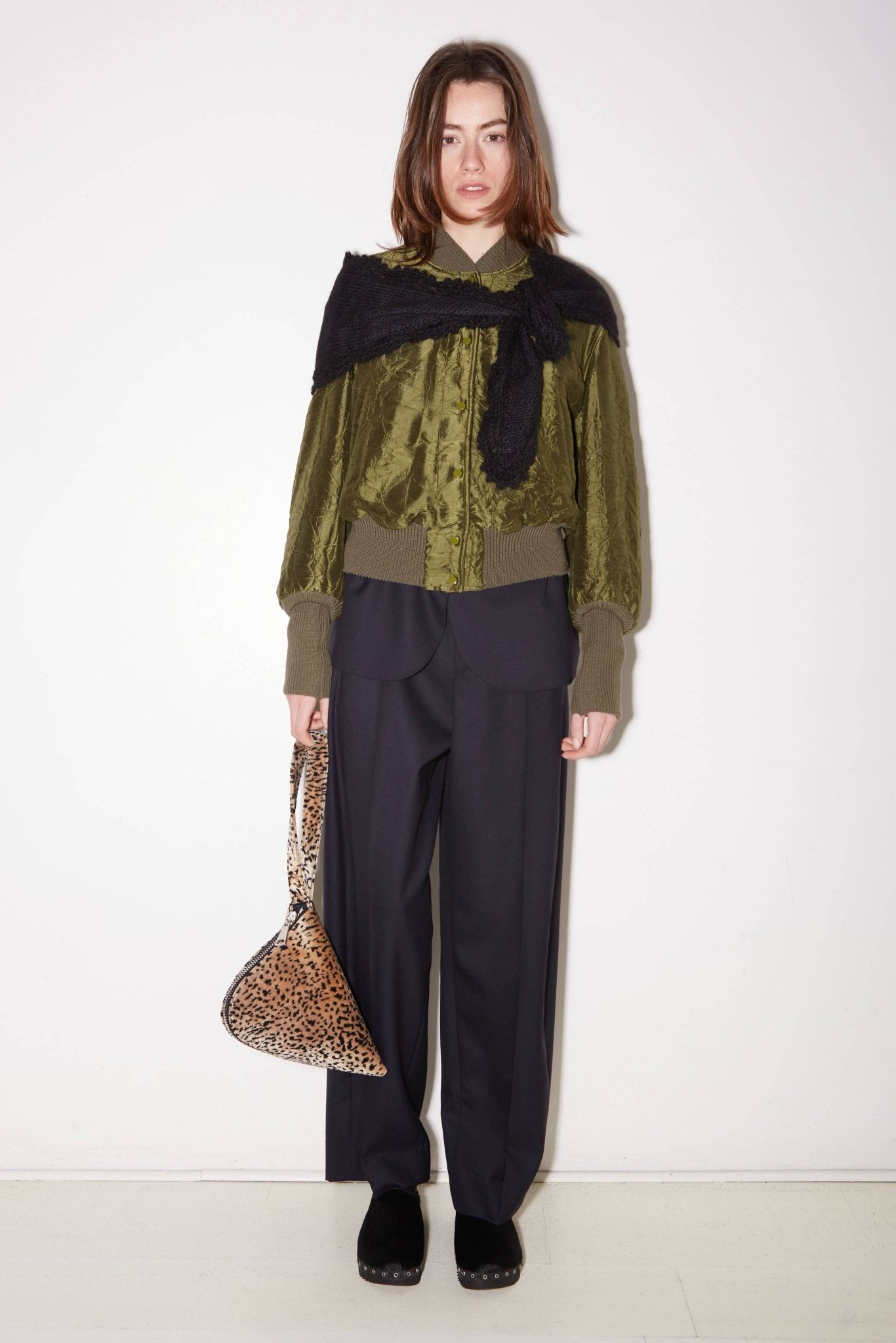 BLOUSON COURT PUZZLE EN SATIN FROISSÉ ARMY - ROSEANNA
