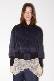 BLOUSON COURT PUZZLE EN SATIN FROISSÉ NAVY - ROSEANNA