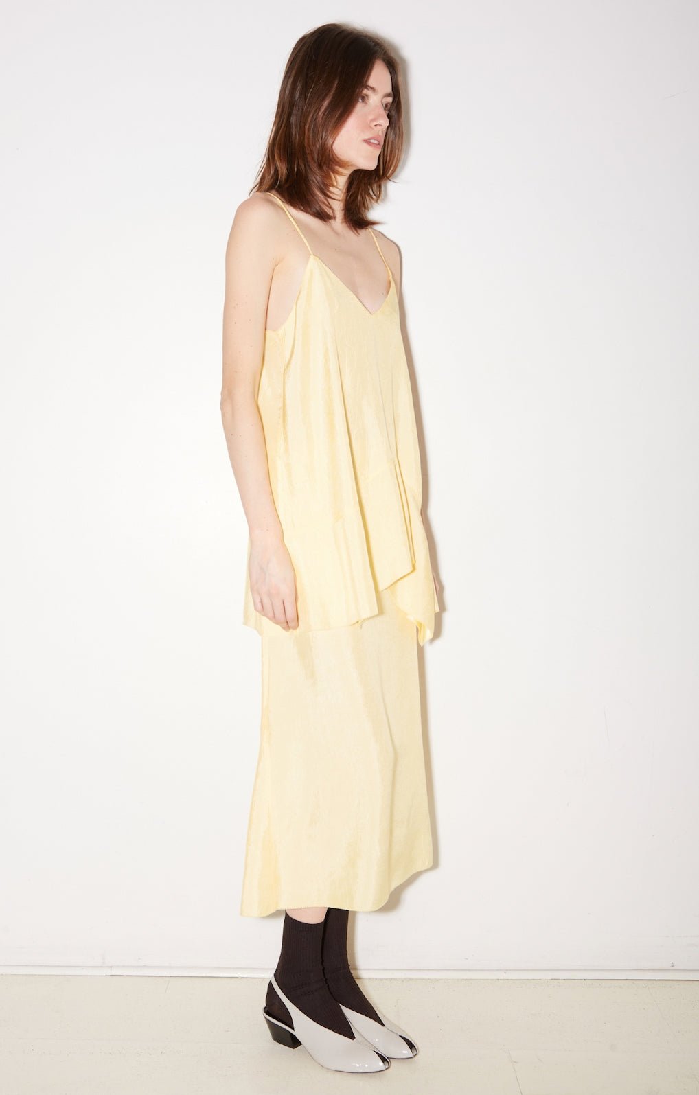JUPE MIDI ROSIE EN SATIN D'ACÉTATE JAUNE - ROSEANNA