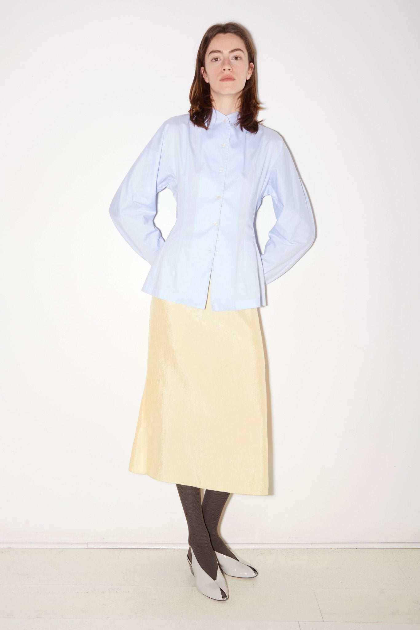 JUPE MIDI ROSIE EN SATIN D'ACÉTATE JAUNE - ROSEANNA